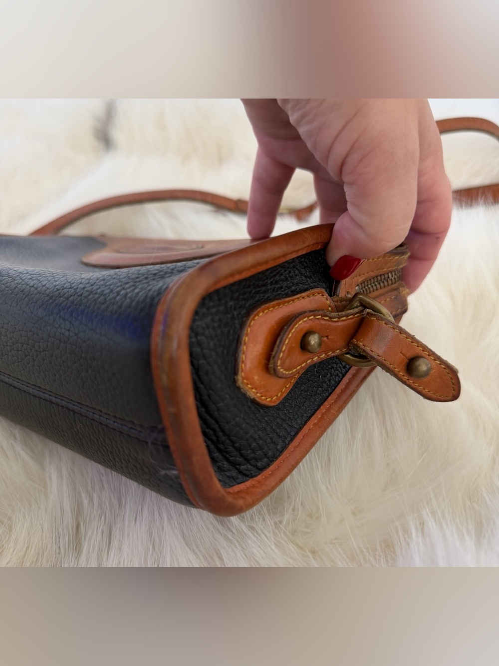 Authentic Vintage Dooney & Bourke All-Weather Leather (AWL) Crossbody Bag - Picture 12 of 16